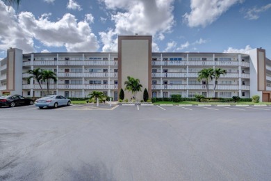 Lake Condo For Sale in Boca Raton, Florida
