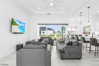 Welcome to this beautifully crafted custom-built home, completed - photo 6