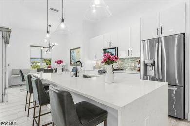 Welcome to this beautifully crafted custom-built home, completed - photo 8