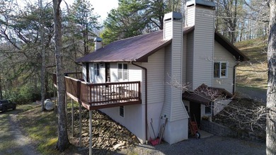 Pristine 5b 3b home boasting warm wood finishes, 3 cozy - photo 3