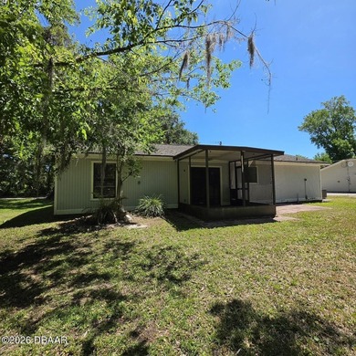 Great opportunity in Florida Shores! This Frame home has an - photo 3