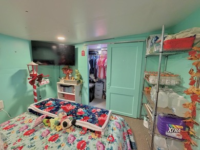 Country lliving at its finest. Single wide moblie home with