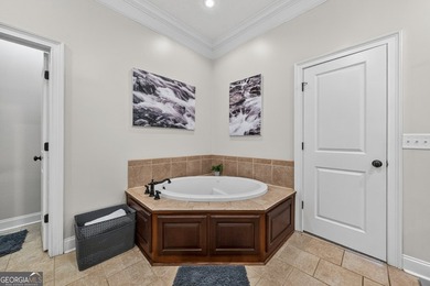 Welcome home to this beautifully maintained all-brick ranch - photo 23