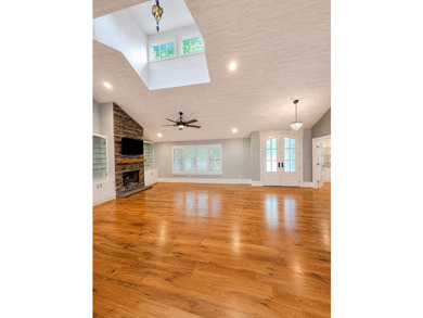 Highly desirable single-level home located in the heart of Old - photo 4