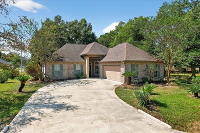 Fantastic location near the North Rec pool and playground! This - photo 3