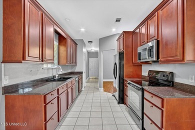 Fantastic location near the North Rec pool and playground! This - photo 9
