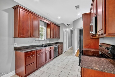 Fantastic location near the North Rec pool and playground! This - photo 10