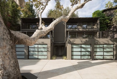Ideally situated between the Upper East and Lower Riviera, this - photo 1