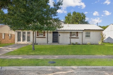 (private lake, pond, creek) Home For Sale in Plano Texas