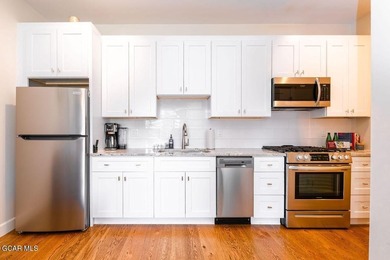 Ground-level 1-bed, 1-bath condo located in the heart of Grand - photo 2