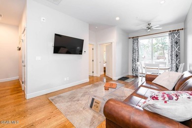 Ground-level 1-bed, 1-bath condo located in the heart of Grand - photo 4