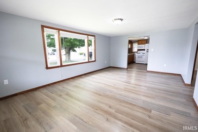 Charming 2-bedroom, 1-bath home situated on a corner lot in - photo 3
