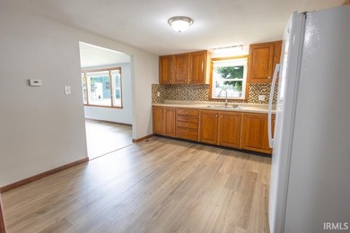 Charming 2-bedroom, 1-bath home situated on a corner lot in - photo 6