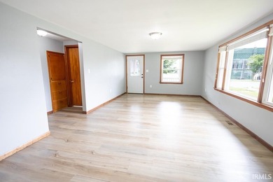 Charming 2-bedroom, 1-bath home situated on a corner lot in - photo 7