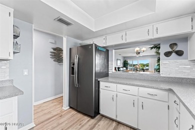 Tucked away on a quiet street, this fully renovated 2-bedroom - photo 8