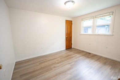 Charming 2-bedroom, 1-bath home situated on a corner lot in - photo 8