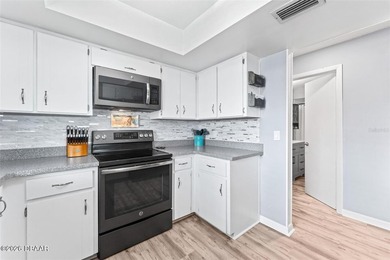 Tucked away on a quiet street, this fully renovated 2-bedroom - photo 10