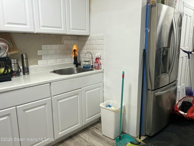 Newly renovated kitchen stainless appliances, spacious 4 - photo 11