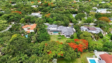 Situated on nearly an acre in the heart of prestigious Pinecrest - photo 18