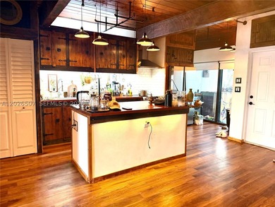 Townhouse in the gated Riverwood community in Aventura! Bright - photo 3