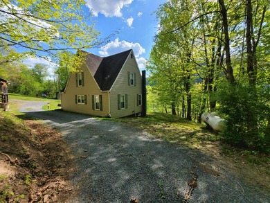 Meadow Creek WV. Lovely home sets above the New River. Four - photo 3