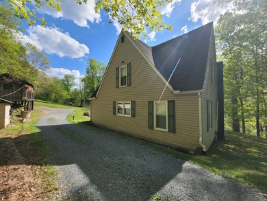 Meadow Creek WV. Lovely home sets above the New River. Four - photo 4