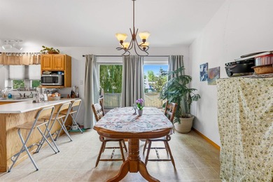 Located in a city sub division with a country feel this 4 BR 2 - photo 4