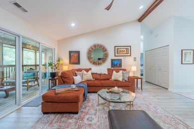 Beautifully updated 2-bedroom, 2-bath, single-level condo - photo 4