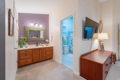 Beautifully updated 2-bedroom, 2-bath, single-level condo - photo 7
