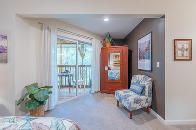 Beautifully updated 2-bedroom, 2-bath, single-level condo - photo 10