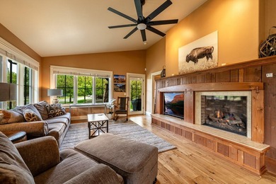 This charming Cottage is located within walking distance of The - photo 3