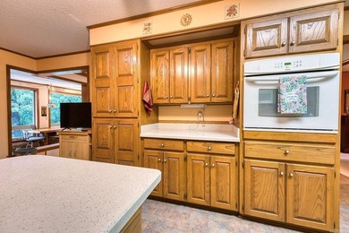 Well-maintained brick home situated on 3 acres outside the city - photo 11