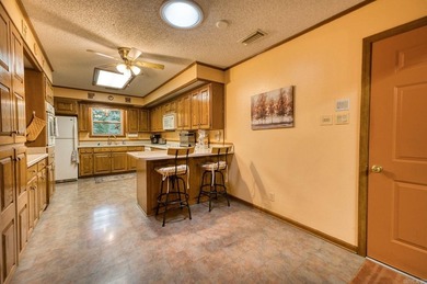 Well-maintained brick home situated on 3 acres outside the city - photo 12