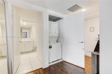 Beautiful corner unit at 500 Brickell, offering 2 bedrooms, 2