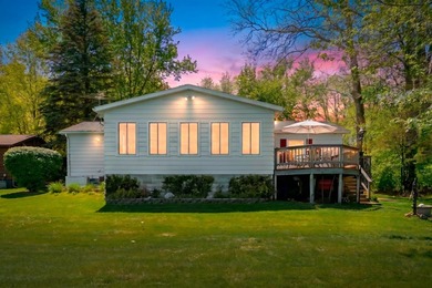 Beautifully appointed lakefront ranch has breathtaking views of - photo 28