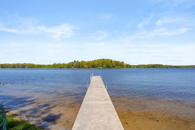Beautifully appointed lakefront ranch has breathtaking views of - photo 32