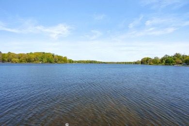 Beautifully appointed lakefront ranch has breathtaking views of - photo 33