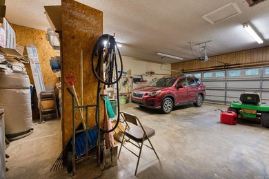 Well-maintained brick home situated on 3 acres outside the city - photo 35