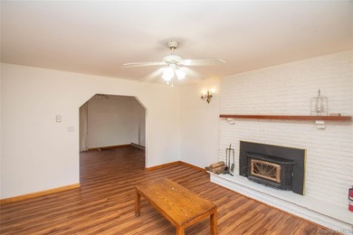 Tucked away on a nice corner lot in a quiet area of Forestburgh - photo 6