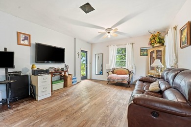 Are you searching for your next great investment? This 3 bedroom - photo 3