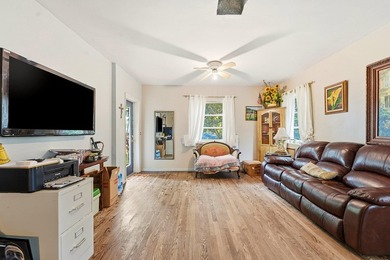 Are you searching for your next great investment? This 3 bedroom - photo 4