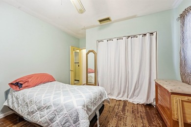 Are you searching for your next great investment? This 3 bedroom - photo 9