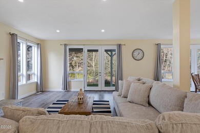 Roads End spacious and modern expansive open concept living home - photo 12