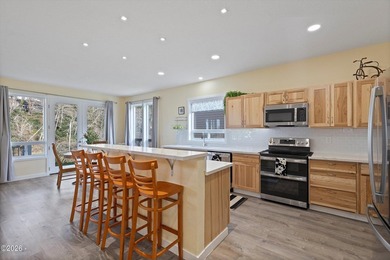 Roads End spacious and modern expansive open concept living home - photo 13