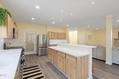 Roads End spacious and modern expansive open concept living home - photo 14