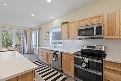 Roads End spacious and modern expansive open concept living home - photo 15