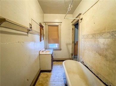 NO DELAYED NEGOTIATIONS - PRICED TO SELL - 5 BED / 1 BATH SINGLE - photo 16