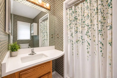 Spacious and well-maintained L-shaped ranch offering the perfect - photo 18