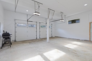 Roads End spacious and modern expansive open concept living home - photo 19