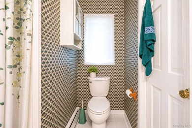 Spacious and well-maintained L-shaped ranch offering the perfect - photo 19
